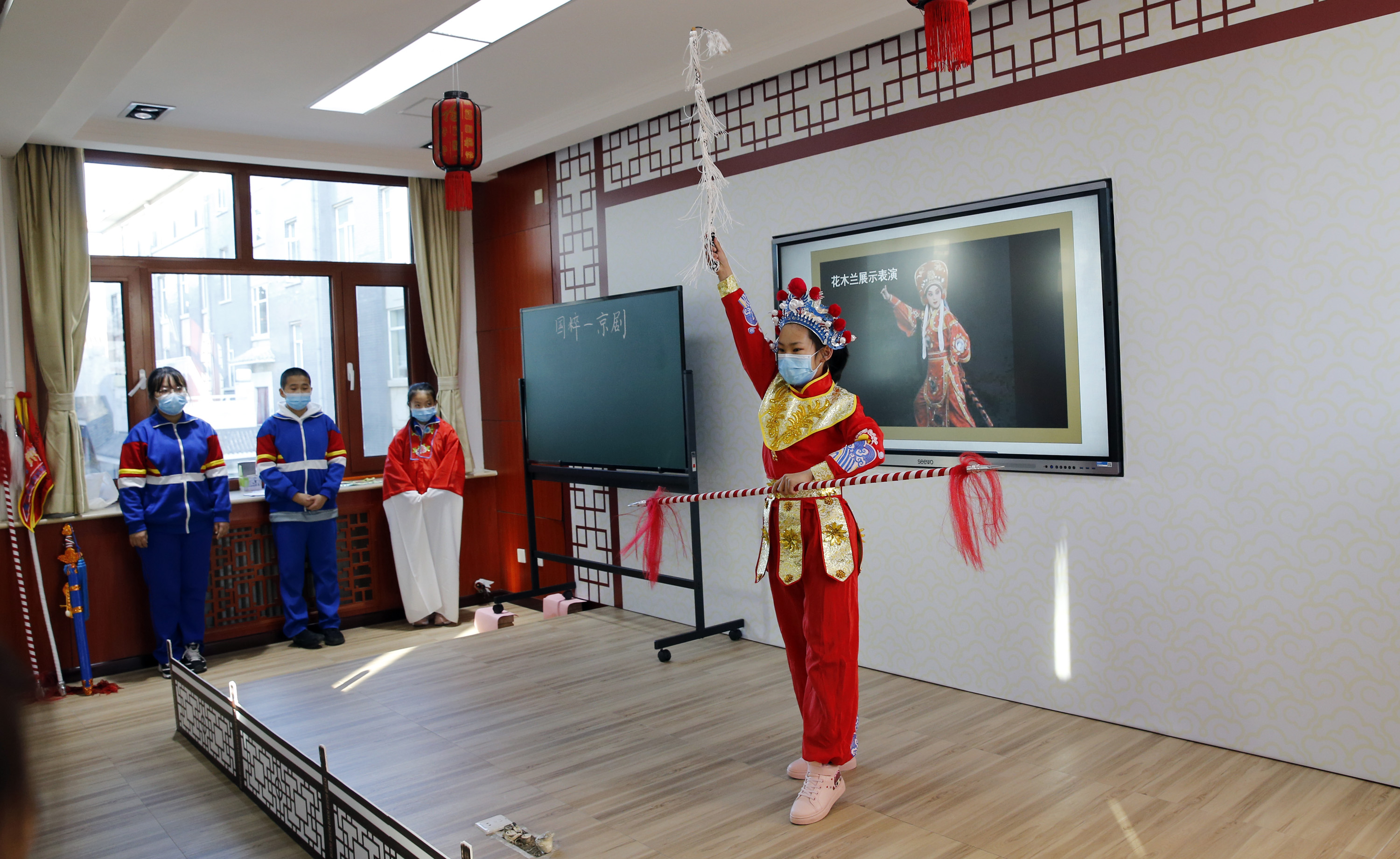北京:小学校园举行京味文化美育课程展示活动