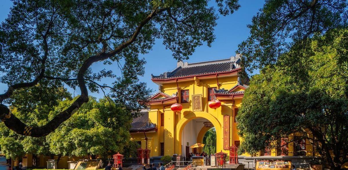 宠爱与束缚:朝廷眼中的伊王府