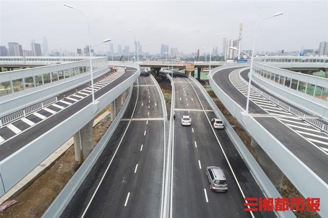 长沙东二环鸭子铺立交今日通车试运行