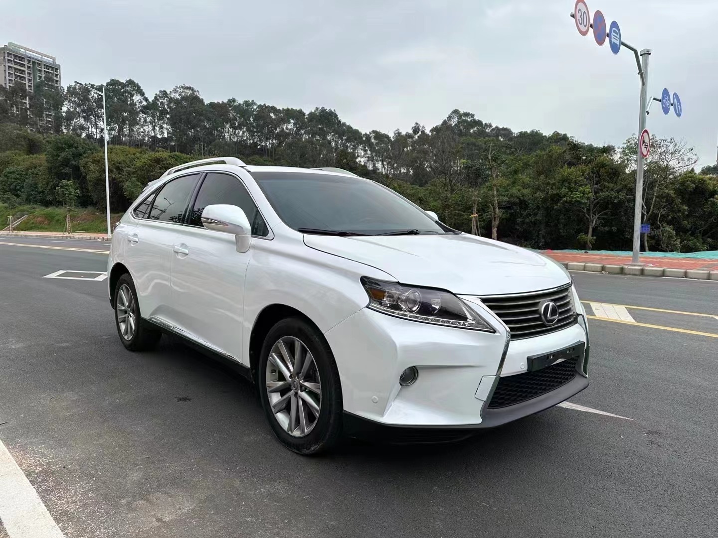 15款雷克萨斯rx350仅售14.5万,节能省油,居家旅行的最佳选择