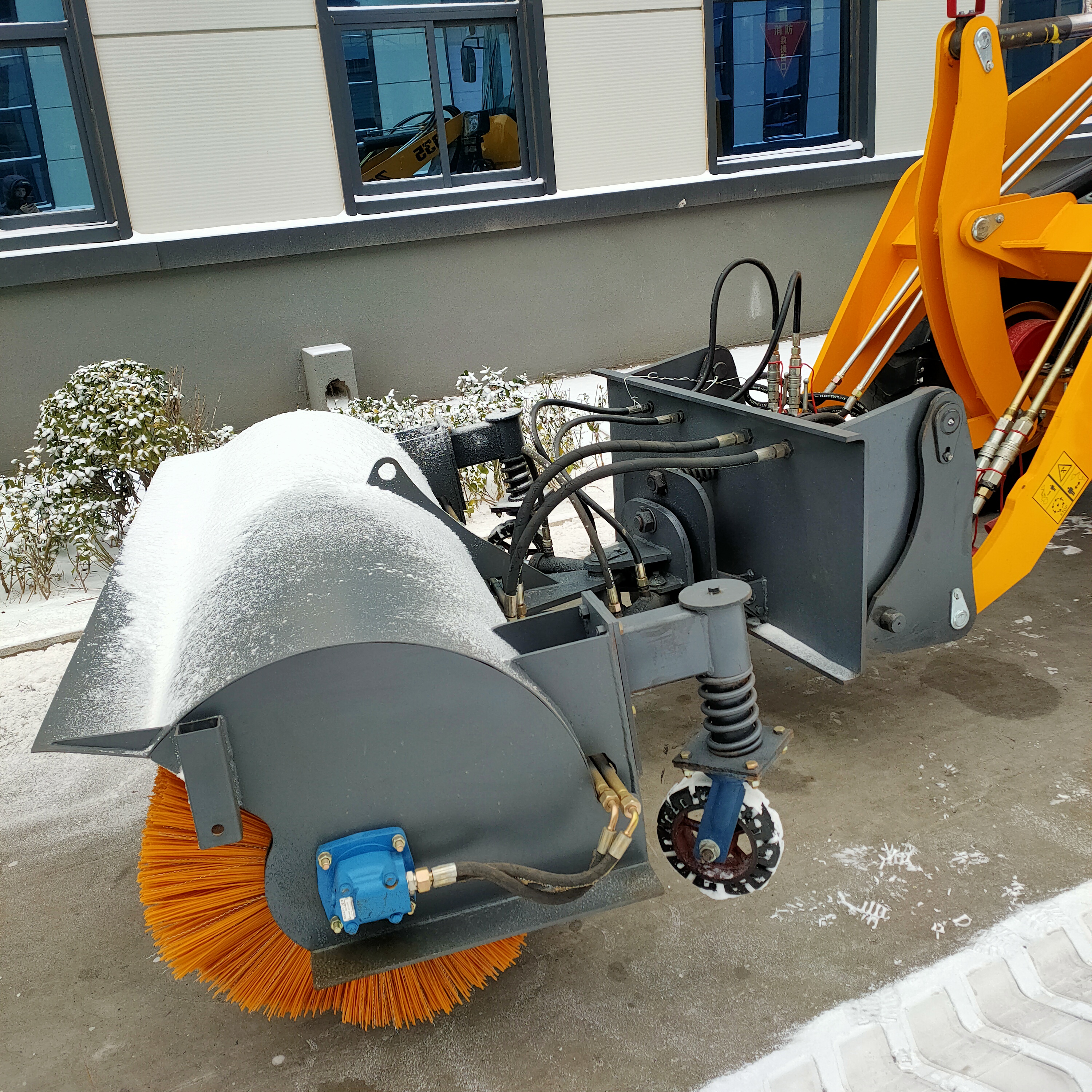 铲车带扫雪机自己有装载机安装扫雪机好用吗?