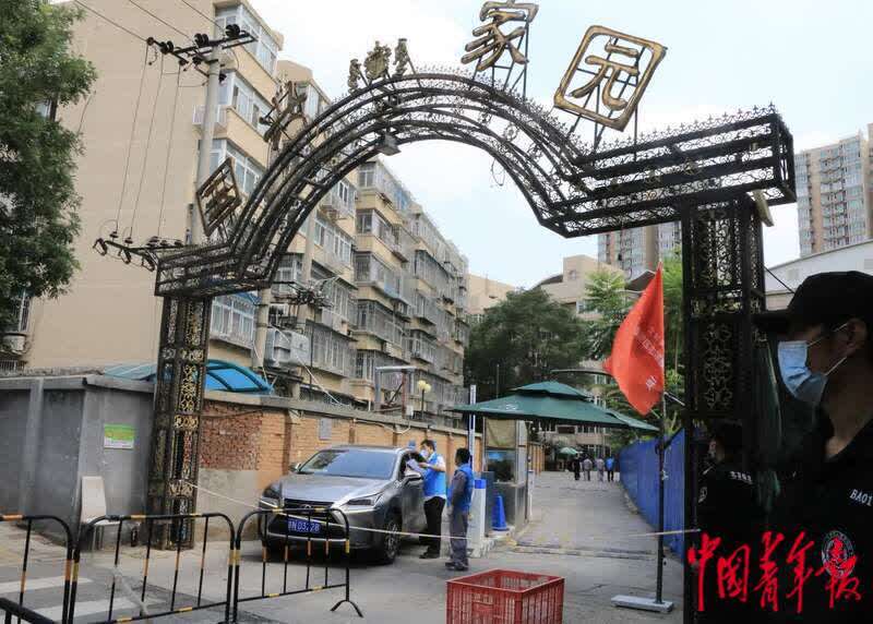 探访北京海淀封控小区:疫情面前,没有旁观者