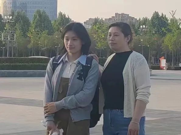 "爱你,老妈"——踏足山川湖海走不出你的臂弯