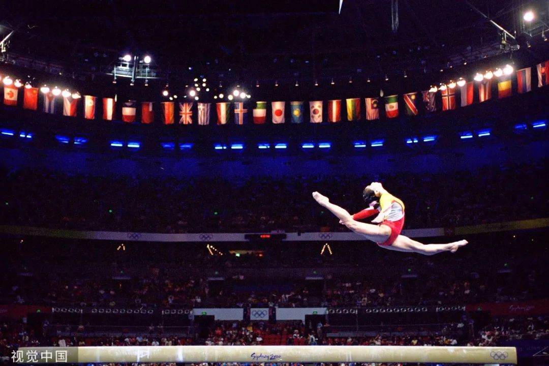 2000年9月25日,中国选手刘璇摘得2000悉尼奥运会体操平衡木金牌.