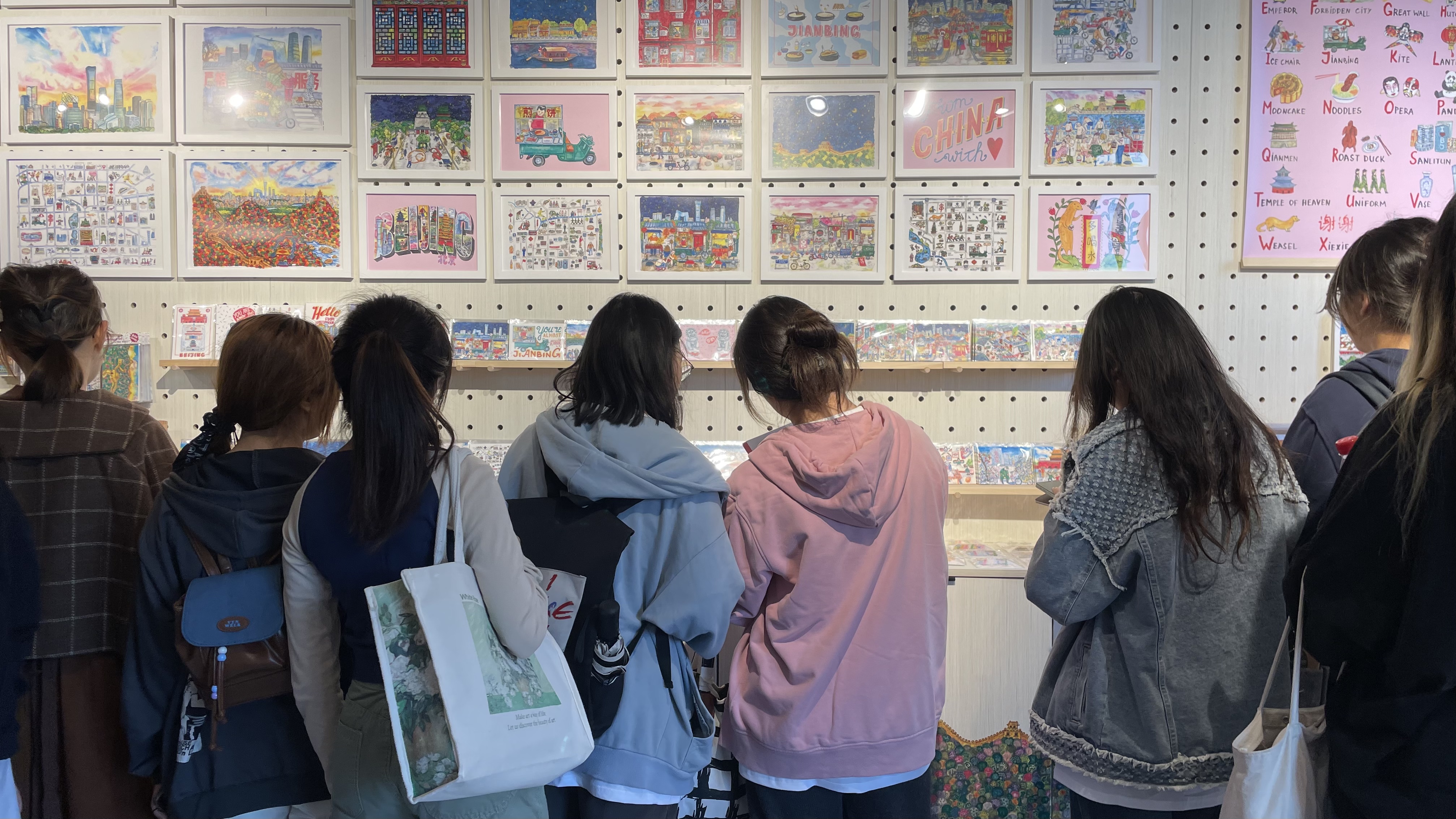 首都经济贸易大学师生走进隆福寺文创园,体验"城市更新"