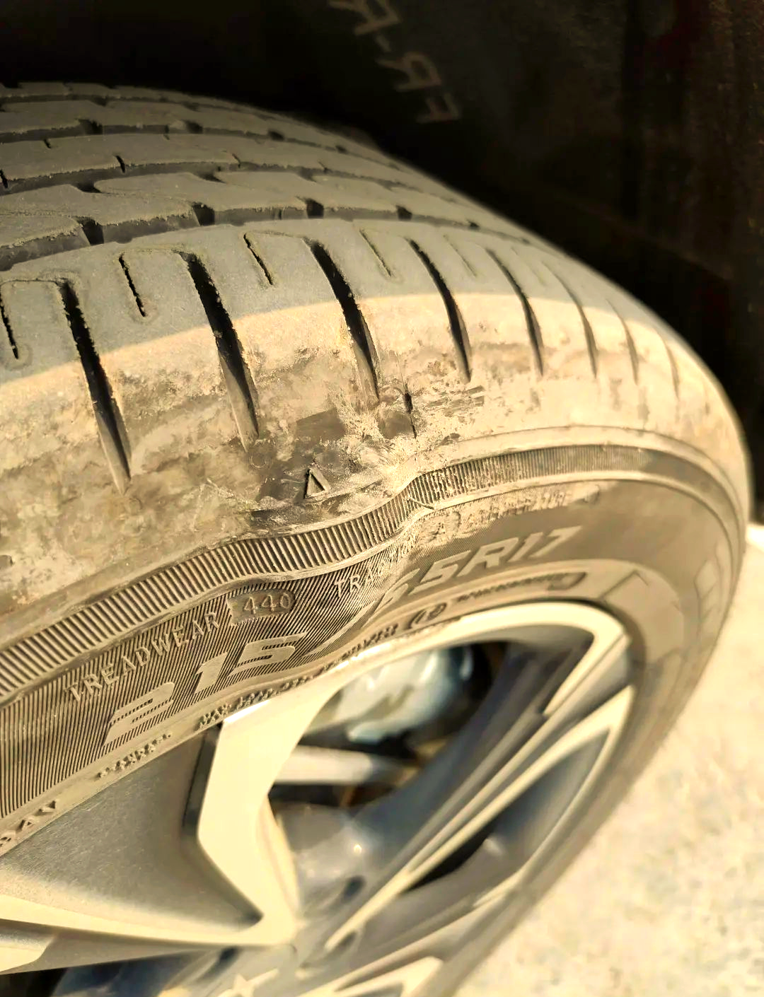 车胎鼓包了还能开吗为什么在线