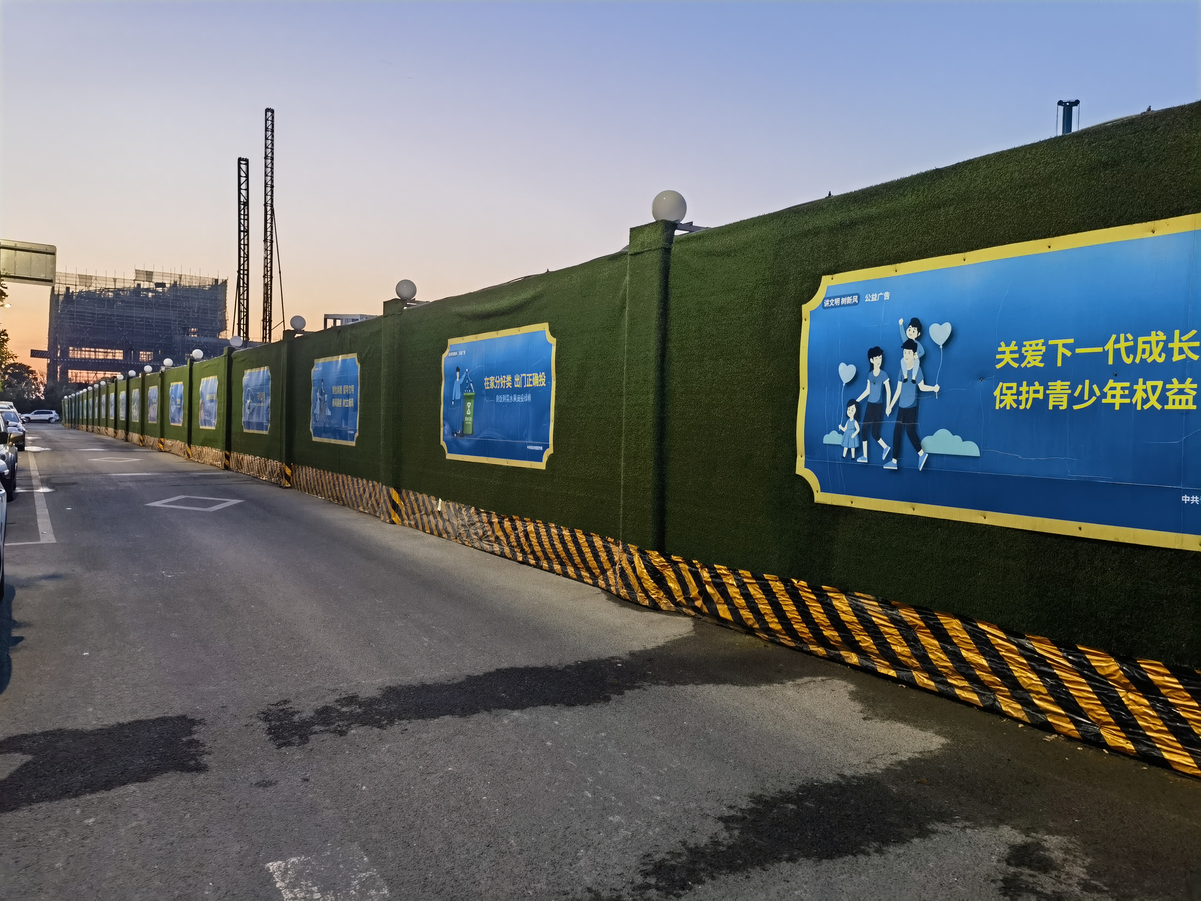 工地围挡人造草坪批发价格,实时报价(查看详情)