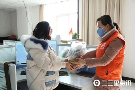 走上讲台教书育人,走下讲台服务社会,王宝珍:做公益是一种情怀