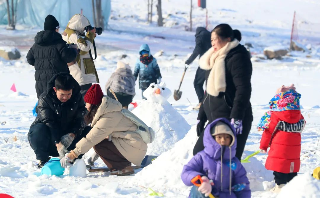 堆雪人大赛图片图片