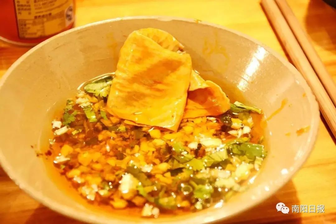 南阳家乡味儿色如金,薄如翼,可以一口"喝掉"的桐柏豆筋,就是这么香!