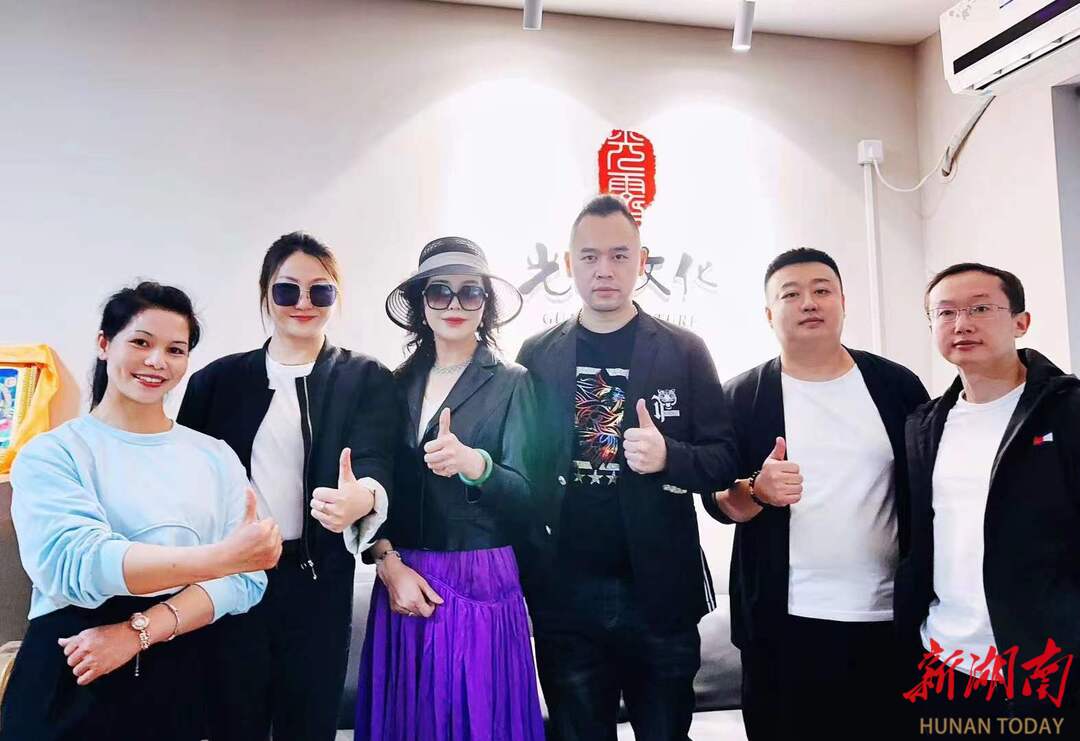 《侗情芷江》走红网络!歌手郑爱华道出歌曲演唱背后的故事