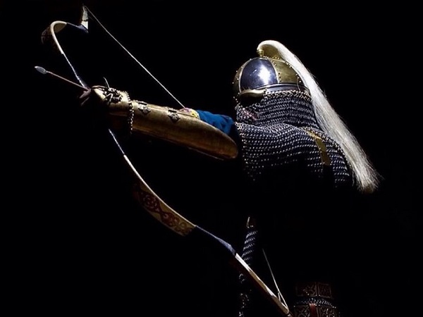 古代弓箭手真的能"一箭射死人"?300米内,能躲则躲!