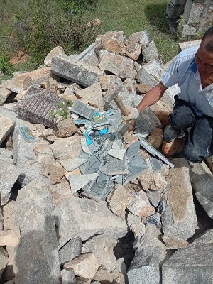 云县退休党员干部带头拆除"活人墓"