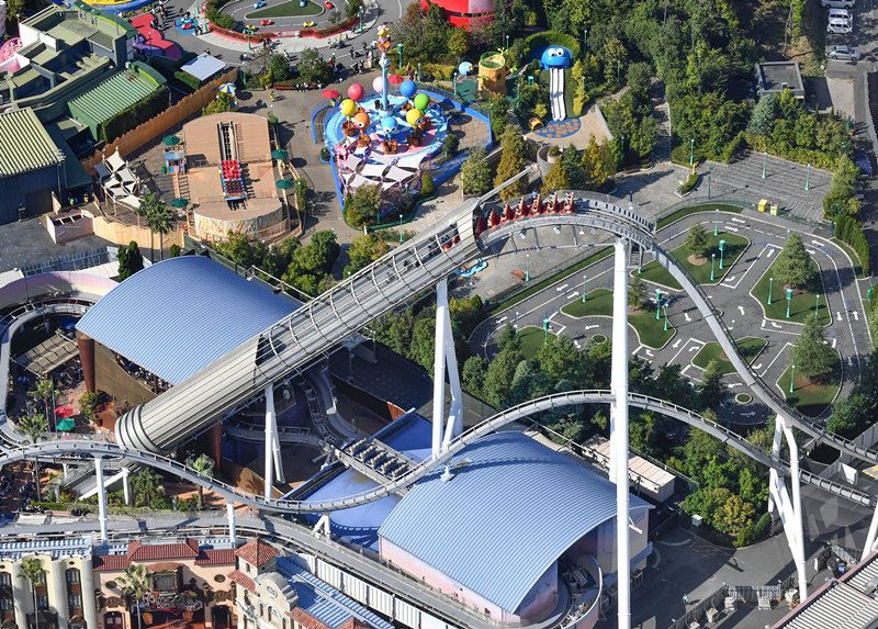 日本大阪环球影城突然停电 过山车载着乘客停在空中