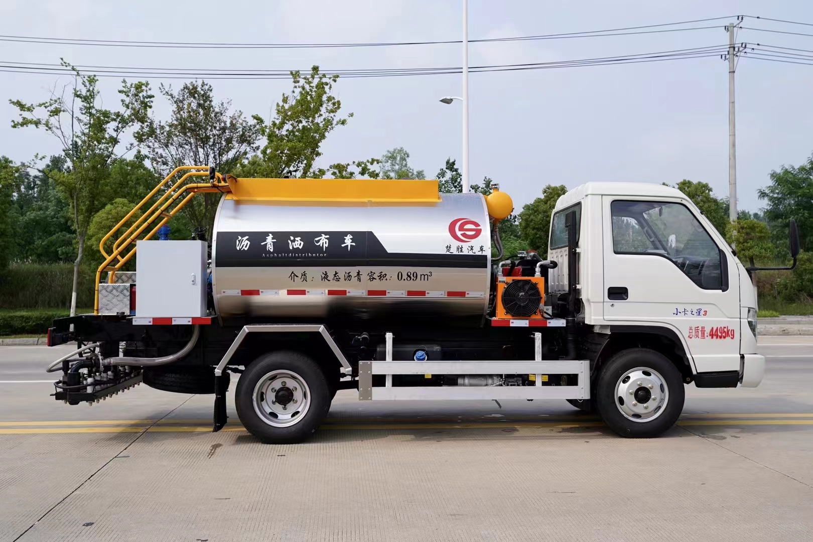 蓝牌沥青洒布车-乳化沥青,热沥青 sbs改性沥青洒布车厂家直供