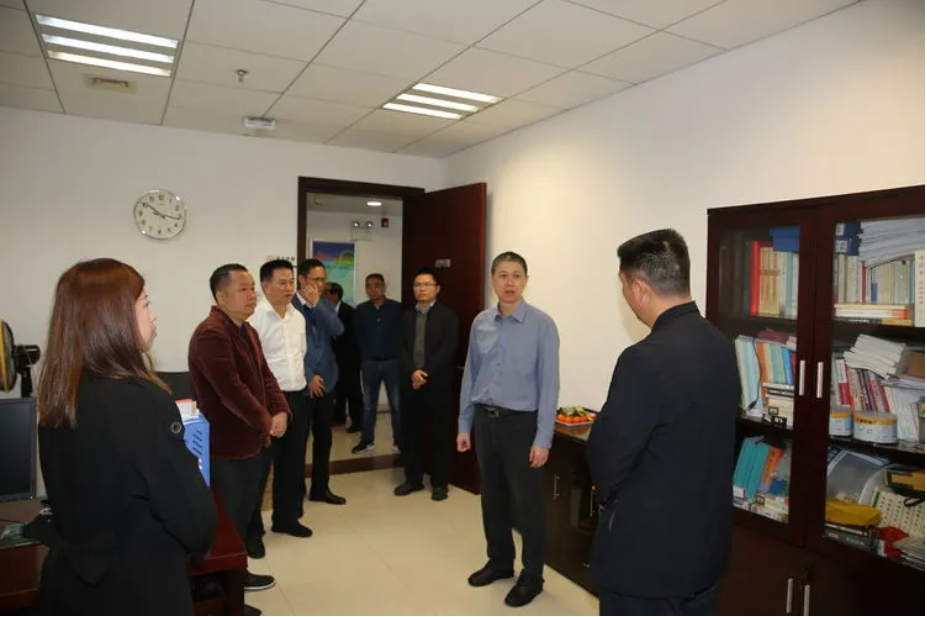 林海宁看望慰问机关干部职工