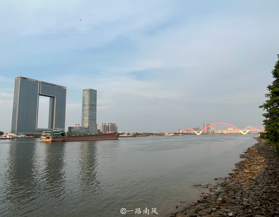 实拍广州洛浦岛,虽然和中心城区隔江相望,目前仍是个城乡结合部