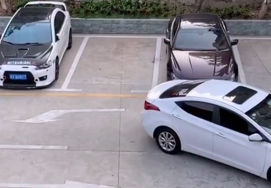 倒车时离合器半联动伤车吗?离合器磨损大,倒车基本不会半联动