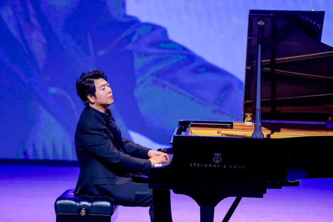 两处舞台同步演奏,钢琴大师郎朗副中心上演"隔空同台"