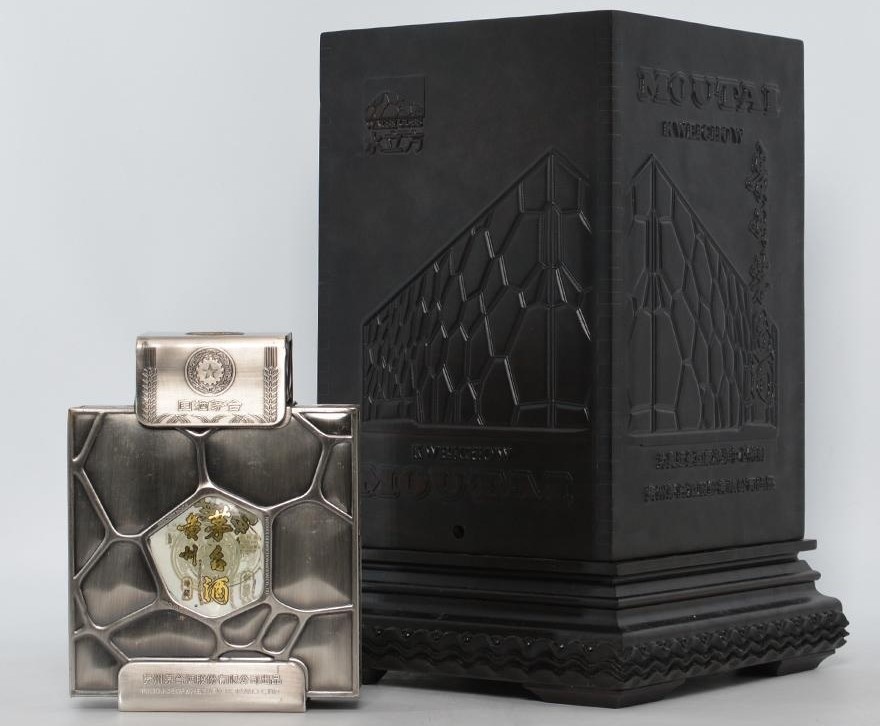 纯银打造-贵州茅台水立方冠军纪念酒