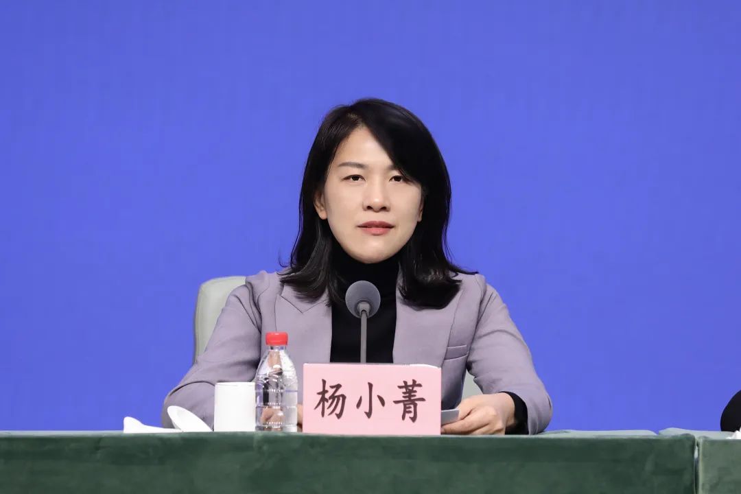 杨小青董事长图片