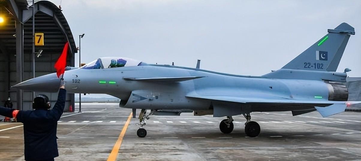 "空中霸主来袭!巴基斯坦歼10c战机威胁印度防空!