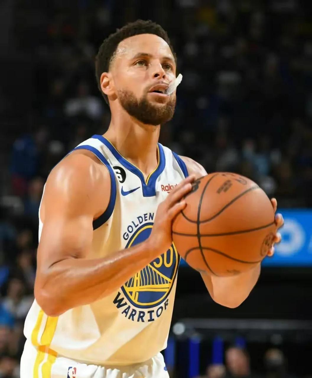 2% 34.2% 70.0%  库里126分,4场,48.9% 40.0% 95.