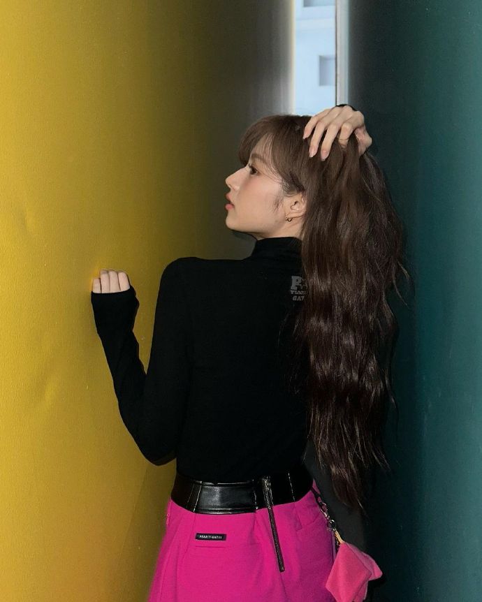 twice成员sana,美貌出众