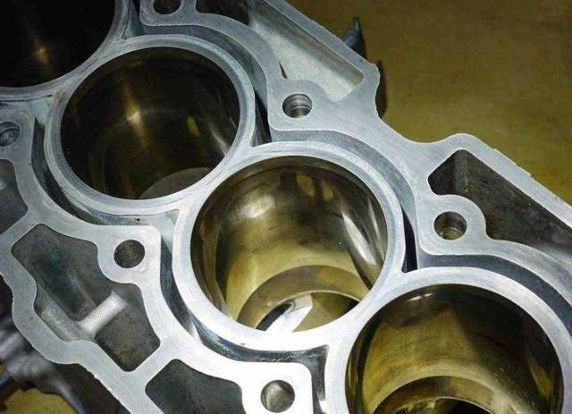 志俊车发动机更换机油换哪个号的好一年四季都能用