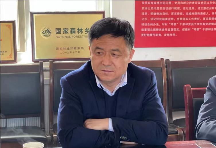 吴起县人大常委会主任王晓春一行到白豹镇王湾村调研乡村振兴工作