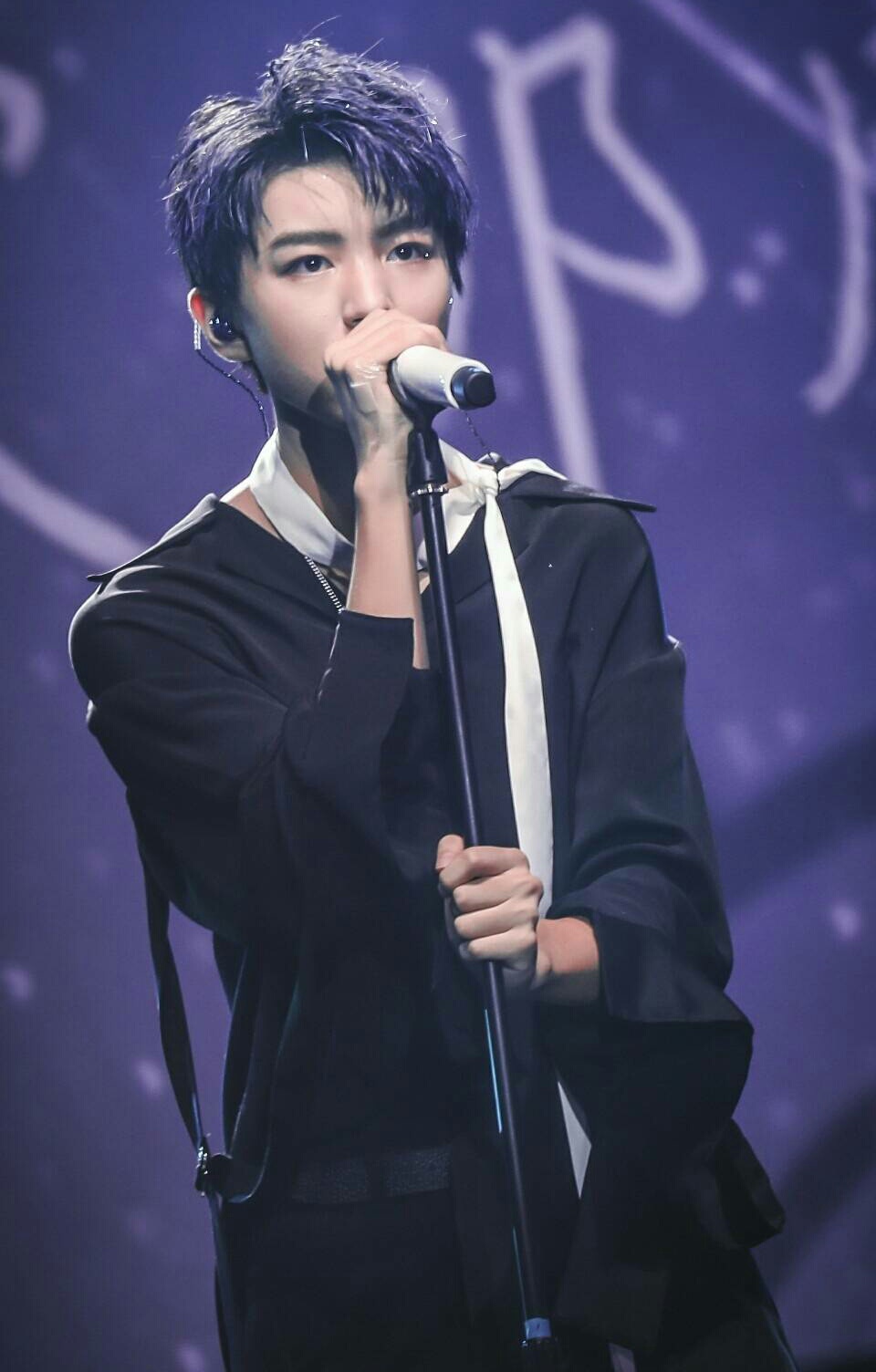 王俊凯衬衫穿搭合集图照,帅气满分的凯男友