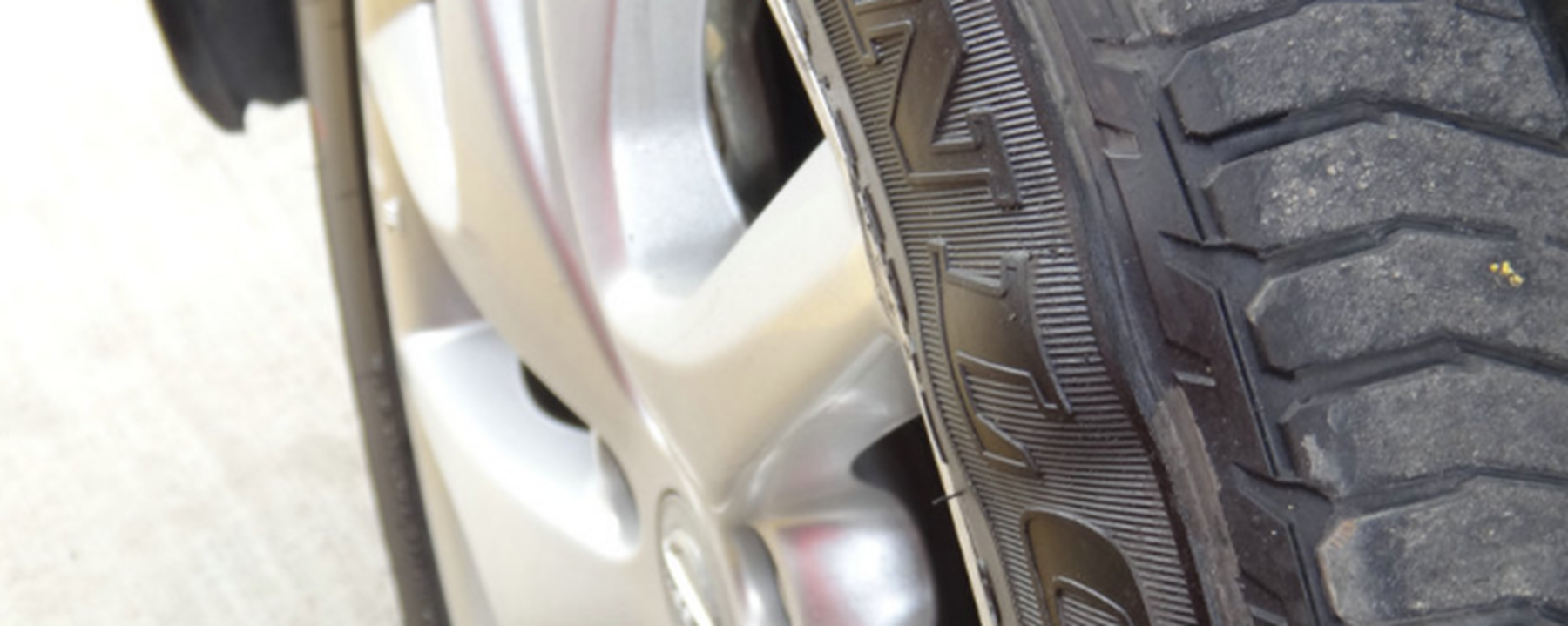 轮胎鼓包了可以修复吗?轮胎鼓包的原因有哪些?