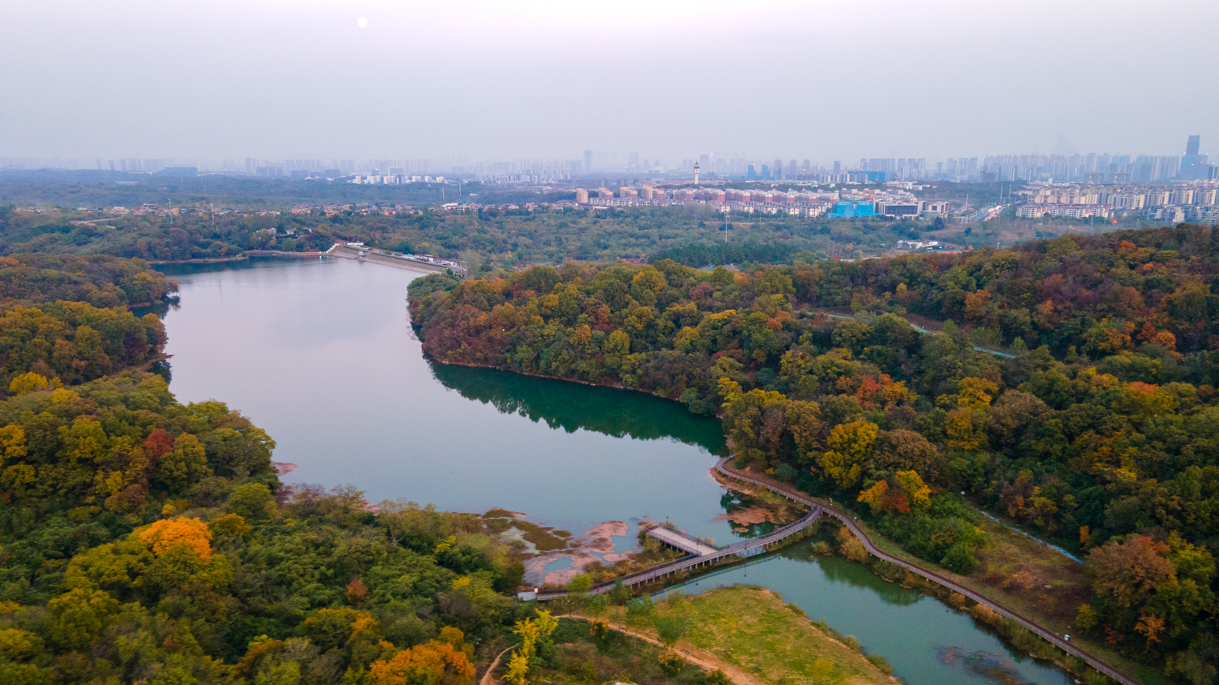 南京浦口老山脚下的村子,名字叫"不老村",适合周末来玩