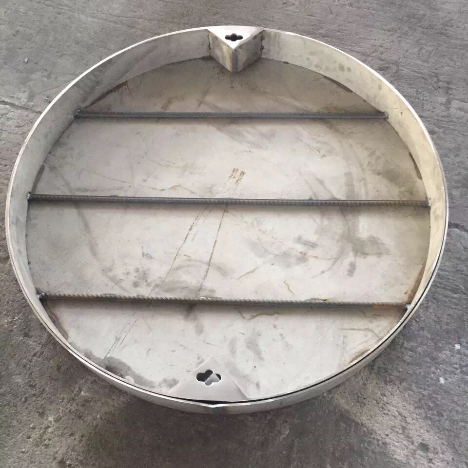 盖满球产品展示(φ700圆形隐形井盖)