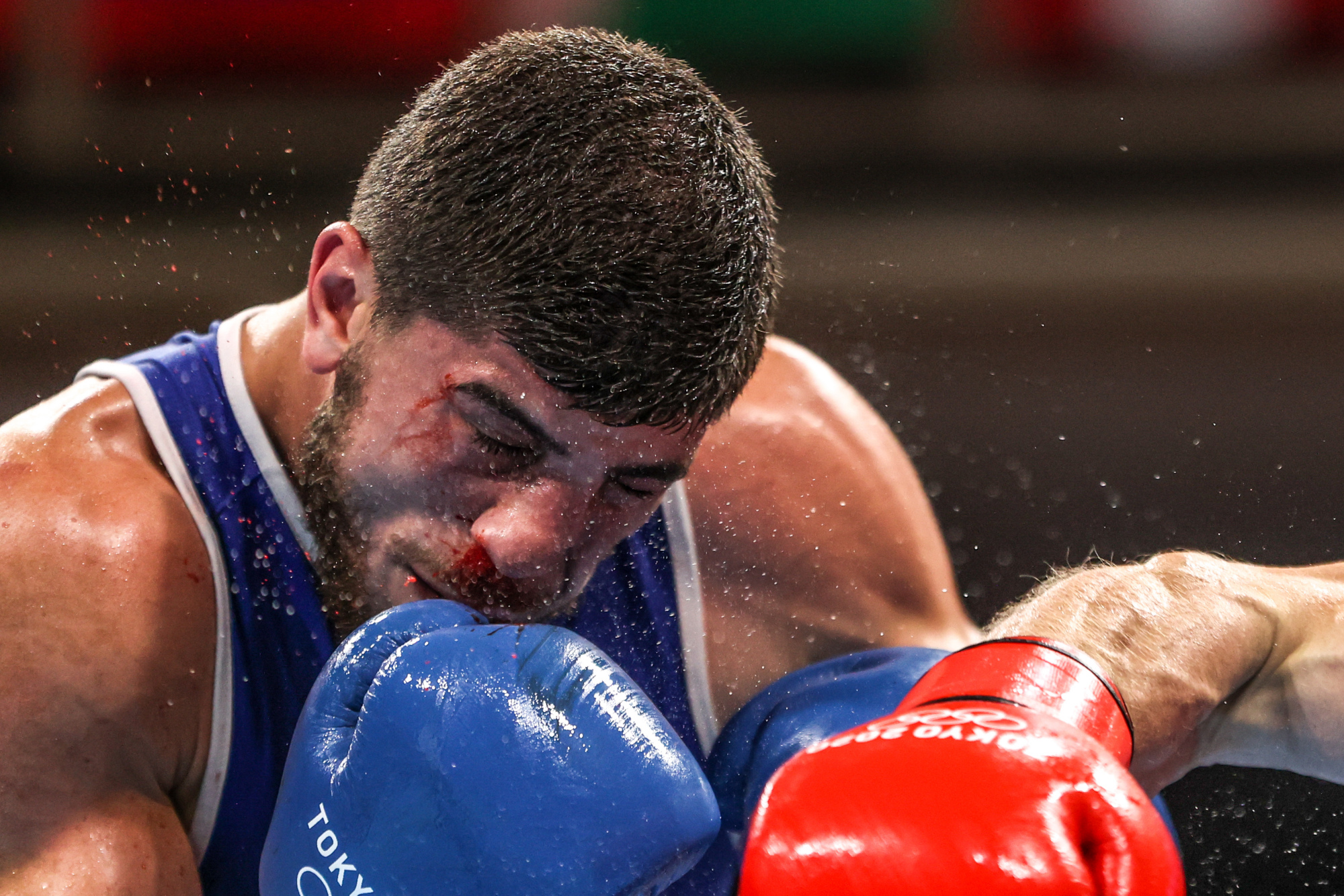 拳击——男子75-81公斤级四分之一决赛:一拳致胜