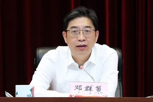 邓群策主持召开会议,贯彻落实国务院,省委,省政府疫情防控有关安排