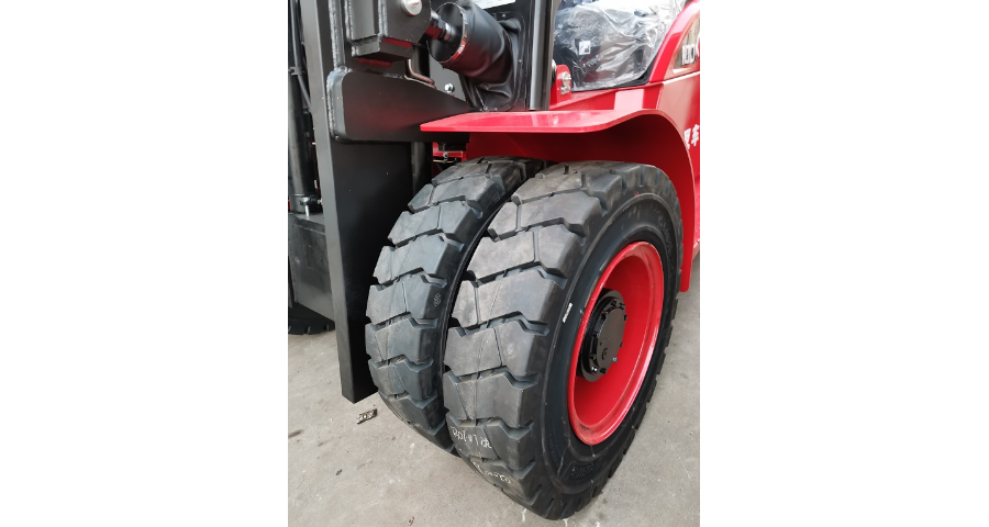 叉车轮胎更换标准 叉车轮胎实心好还是充气的好