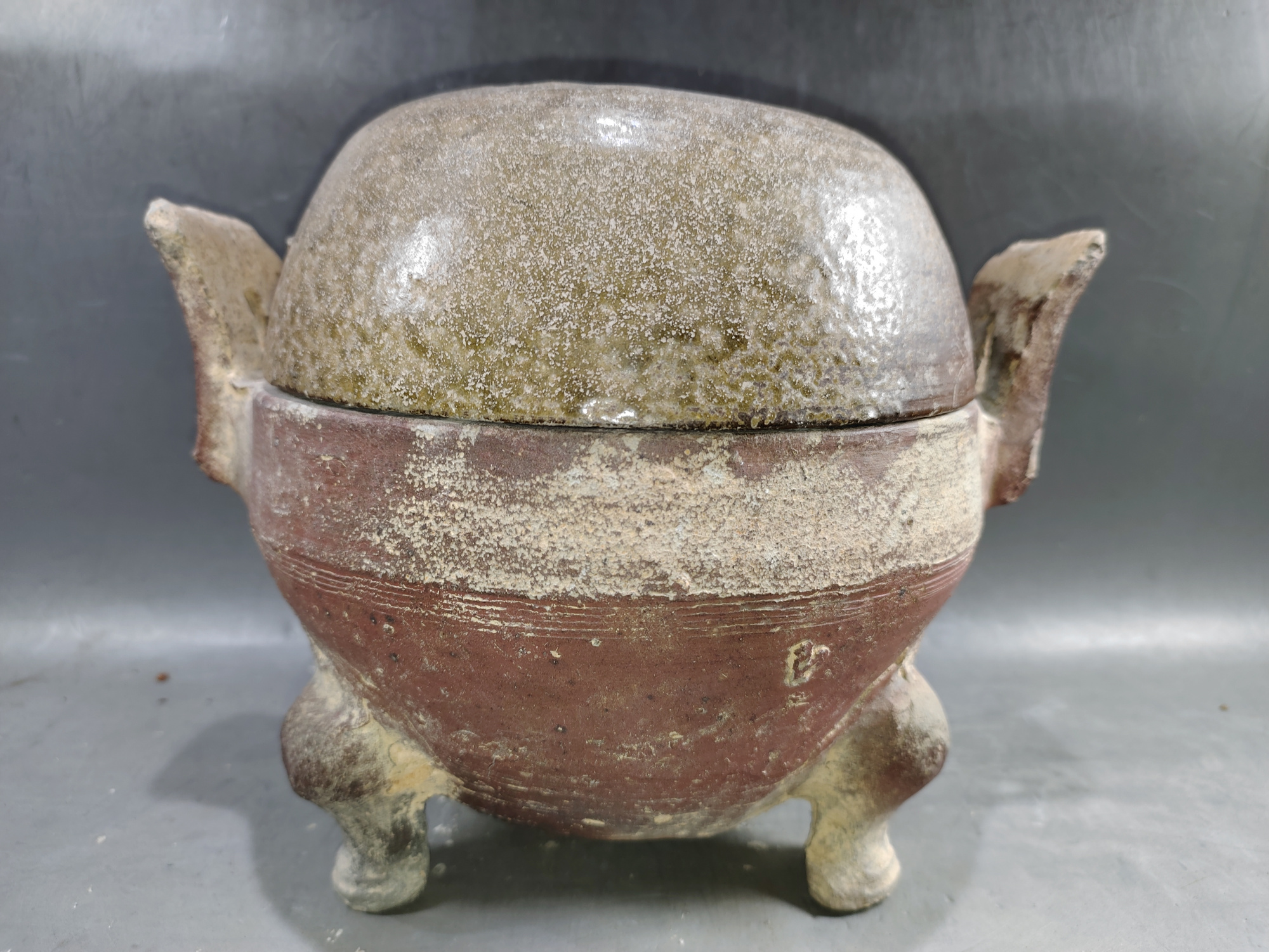 西汉原始青瓷陶鼎