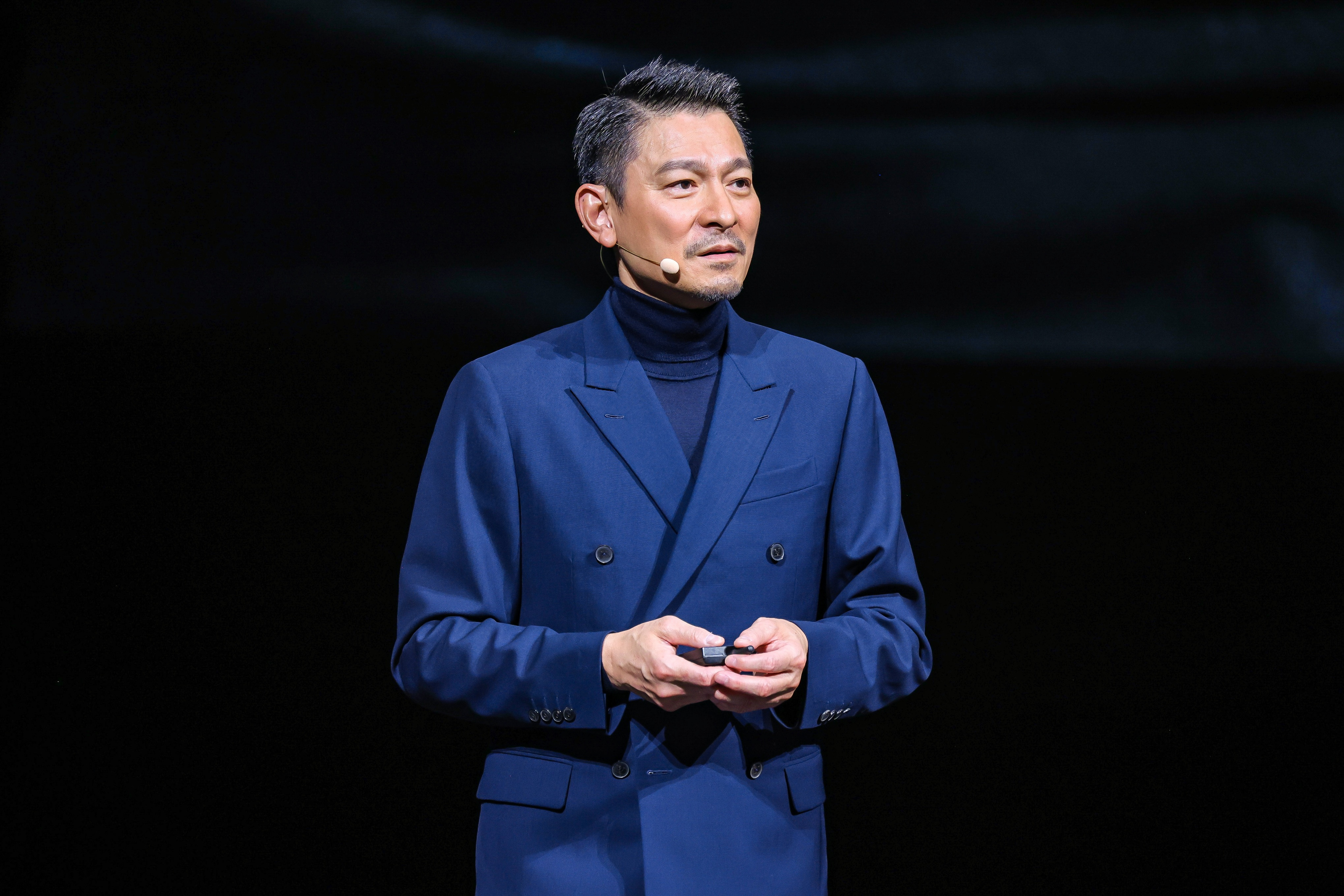 华为发布会上,刘德华现身讲述"非凡故事"