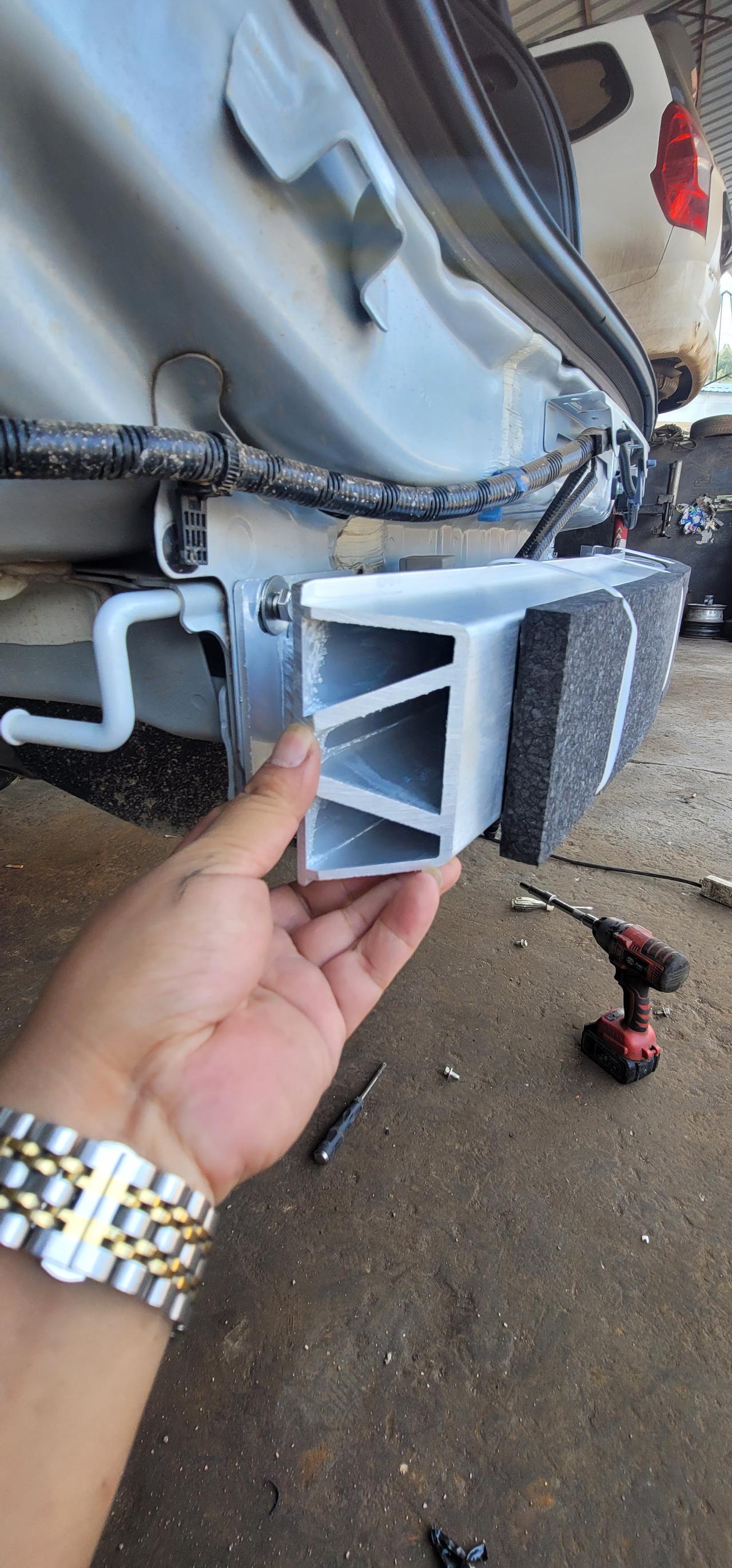 2023款crv phev升级后防撞梁