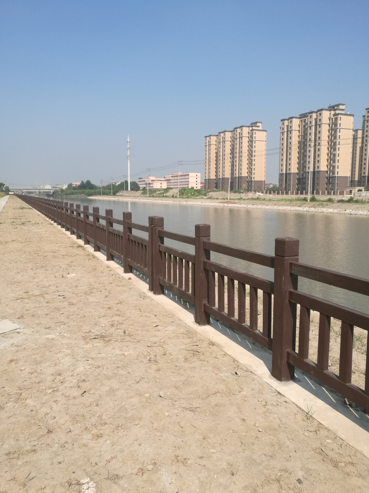 仿木护栏实际安装效果图