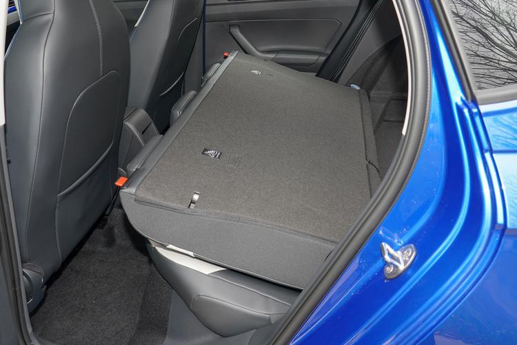 大众polo座椅怎么调节,polo后排座椅放倒图解