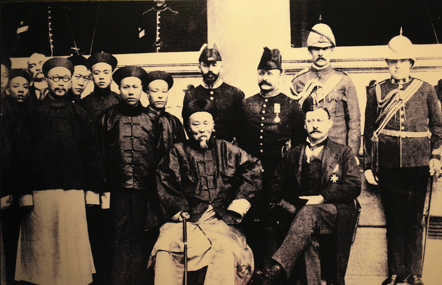 当年英国想租香港100年,李鸿章摇摇手,并说:只租99年,为啥?