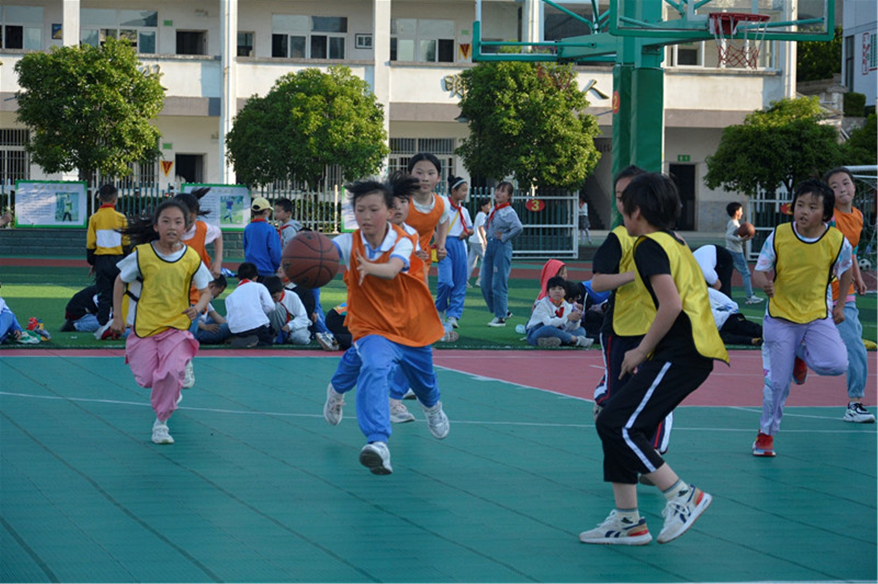 歙县新安小学:篮球社团助力双减 课后服务乐趣横生