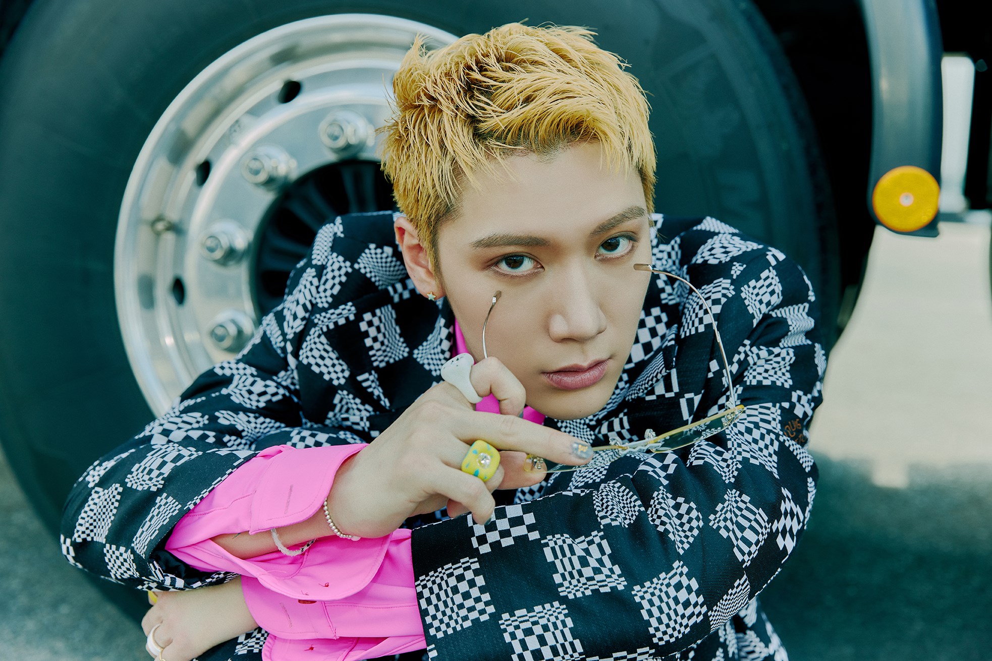 威神v成员ten个人单曲《paint me naked》今日下午5点公开!