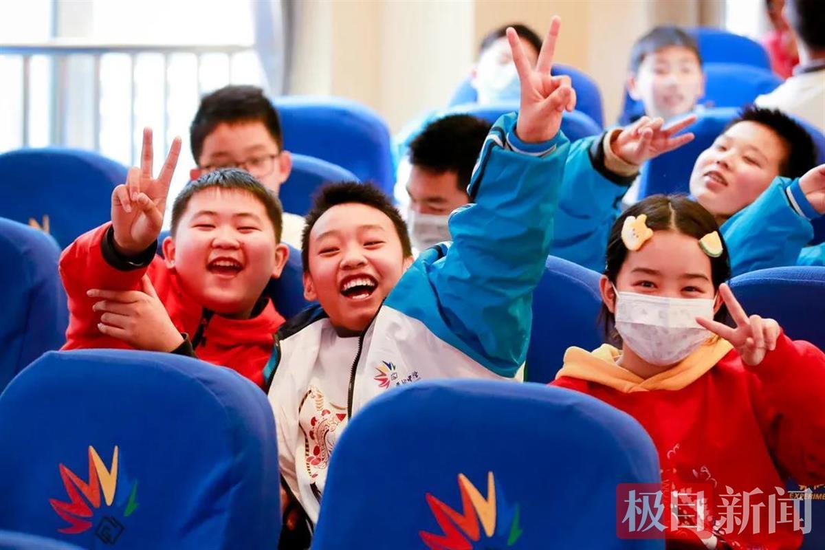 初一学生演出5天迎新年学校说开心和人人参与最重要