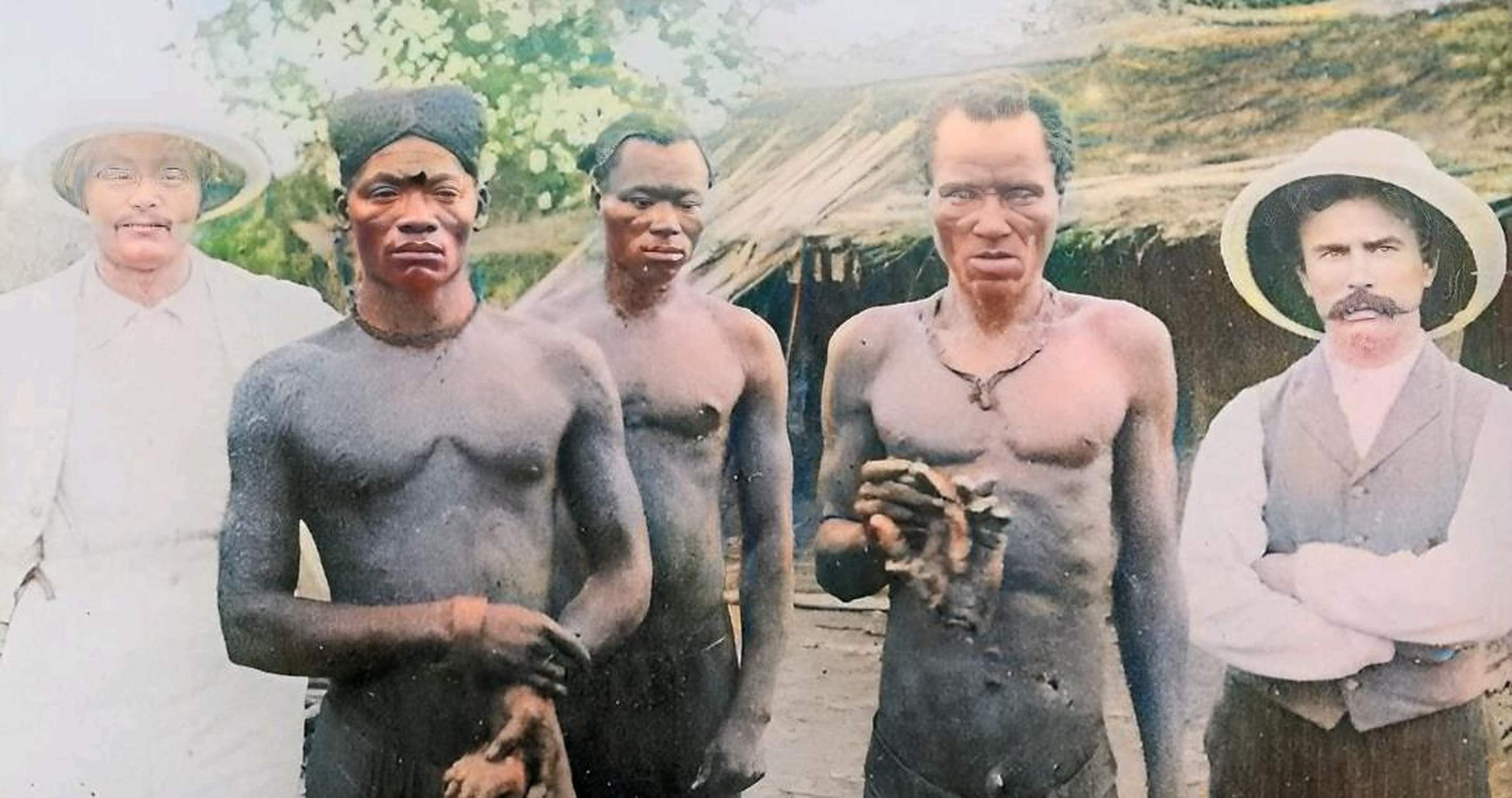 1920年的非洲刚果,一幅令人心痛的图片,记录下了一名黑人男子,被殖民