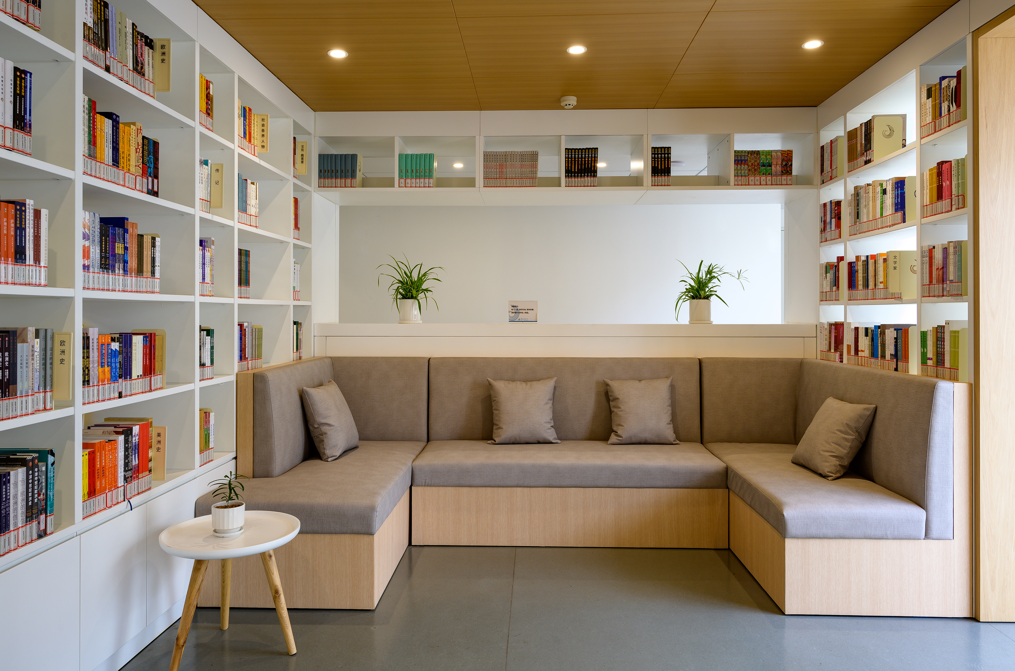 世界读书日,静安区图书馆天目路馆正式向读者开放