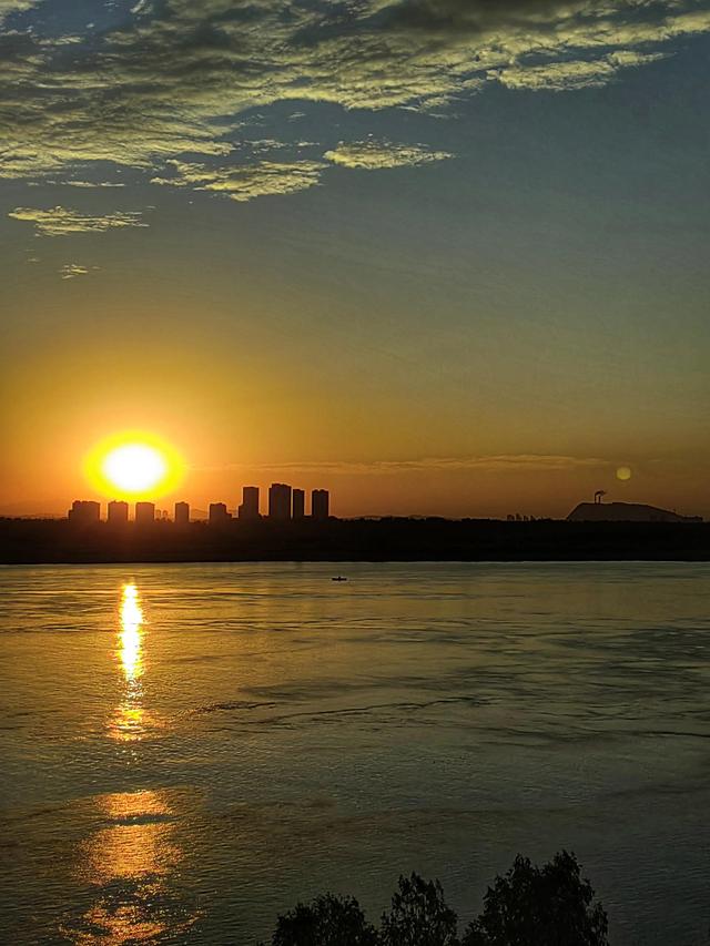 行摄黎明曙光下的黄石江滩公园