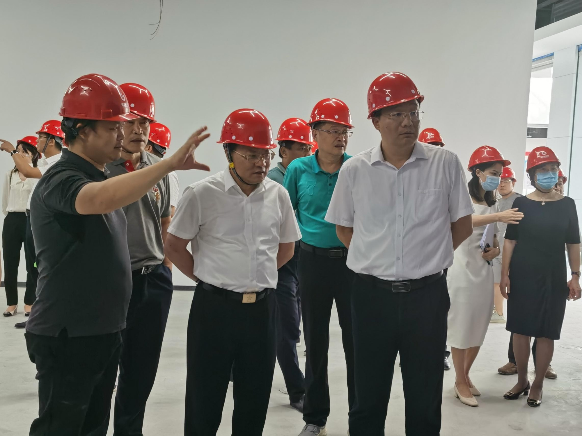 龙卿吉一行到瑞金调研